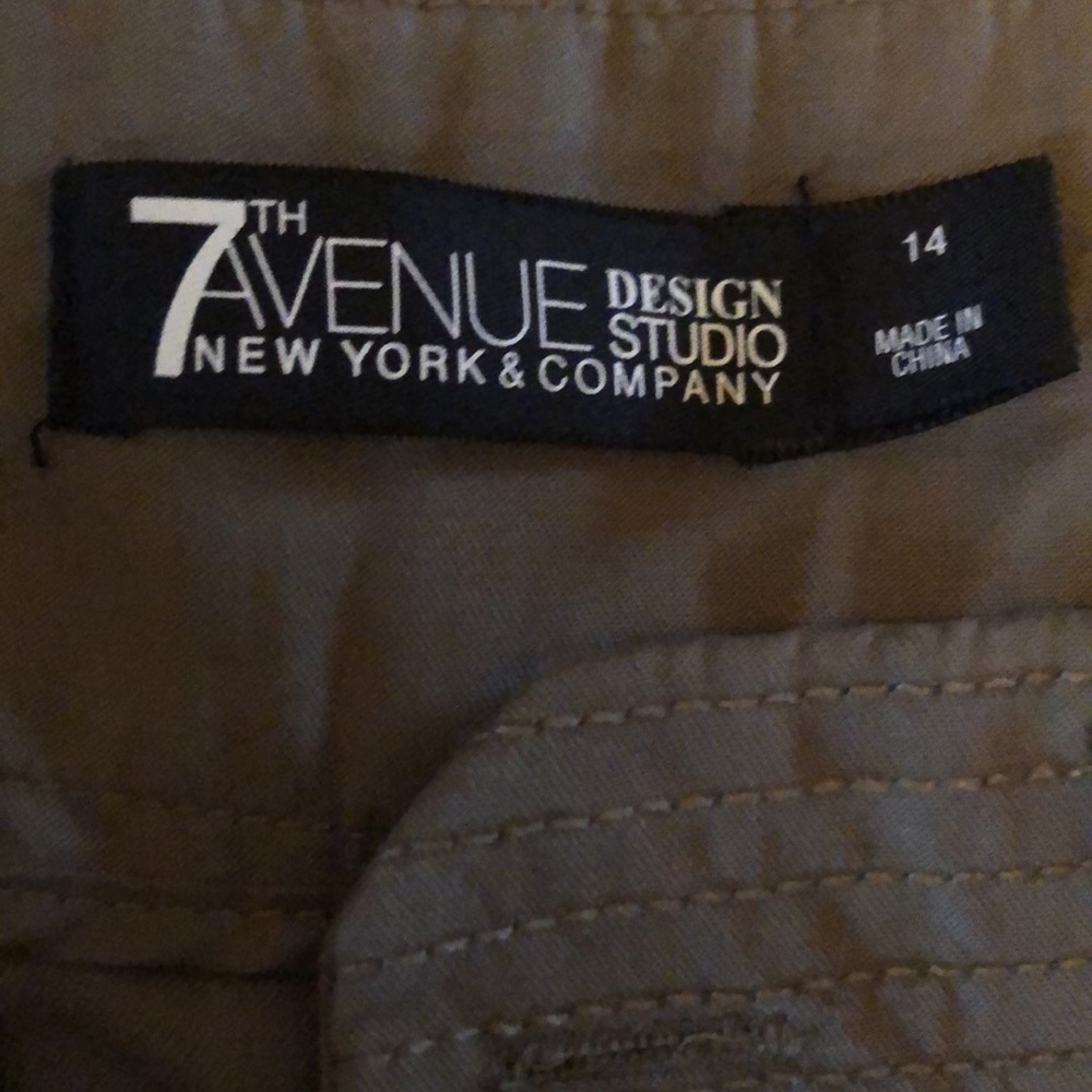 7th Avenue Design Studio New York & Company Green Capris - Picture 2 of 3